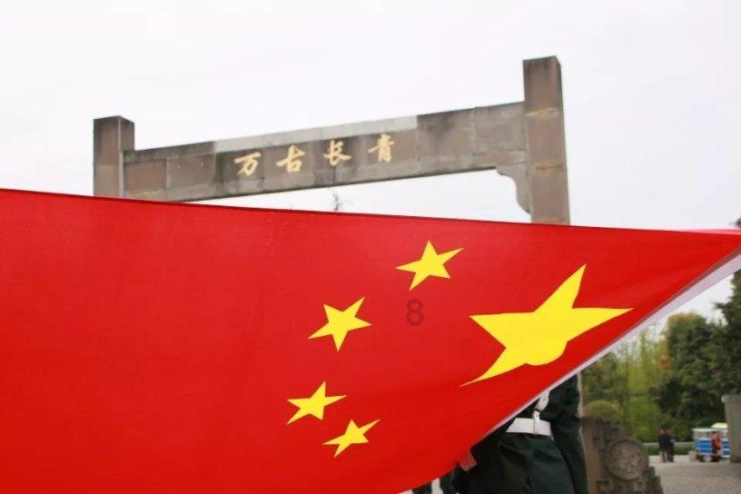 总说搞卫生麻烦？这些做家电的巴不得全替你干了